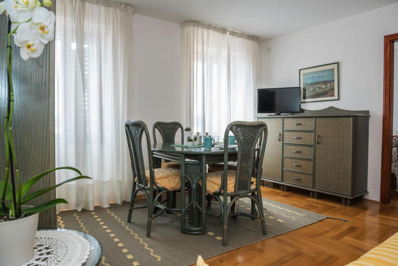 Апартаменты Clorinda Sea View Free Parking Ровинь Экстерьер фото
